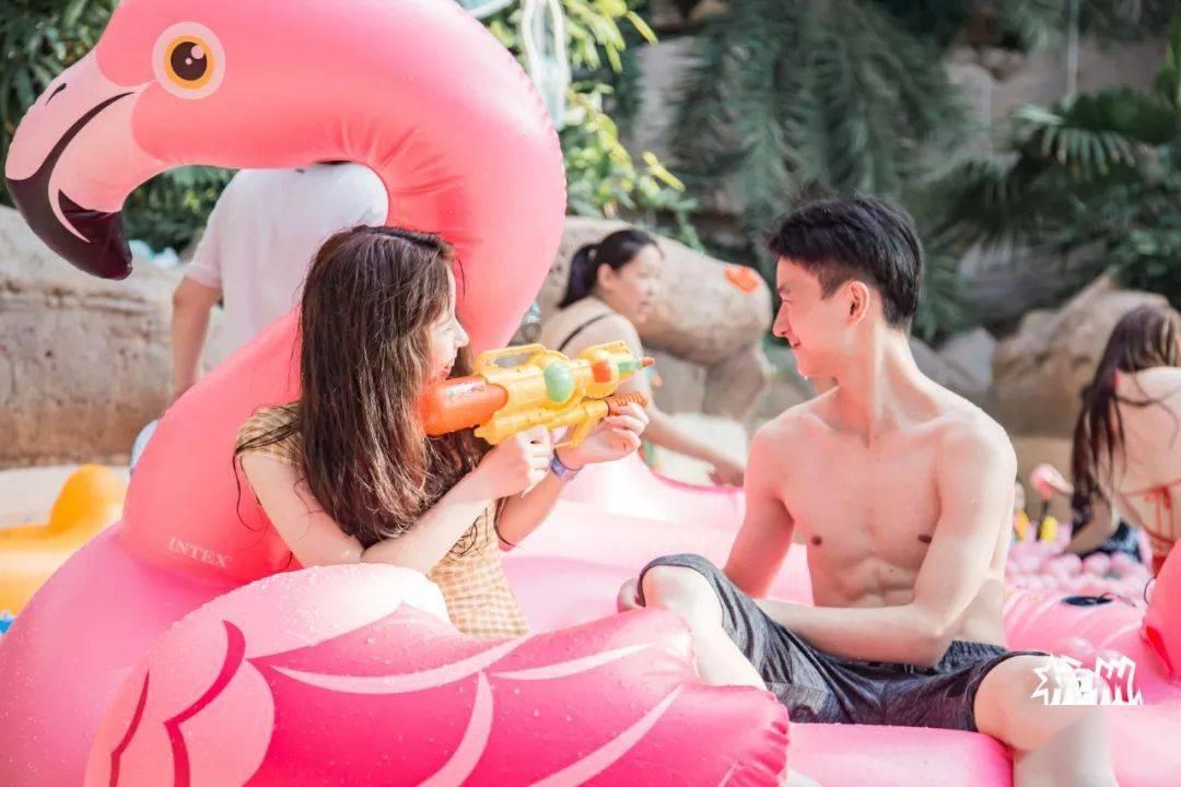 小球进黑洞