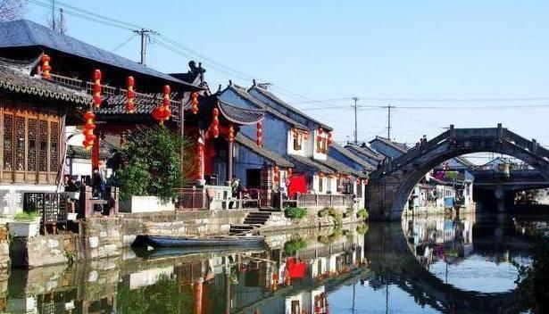 银行卡里面的钱被无缘无故的转出去了，怎么找回？